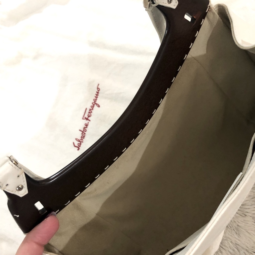🤍 Salvatore Ferragamo White Leather Purse with Solid Wood detail 🪵🤍 - Picture 6 of 7